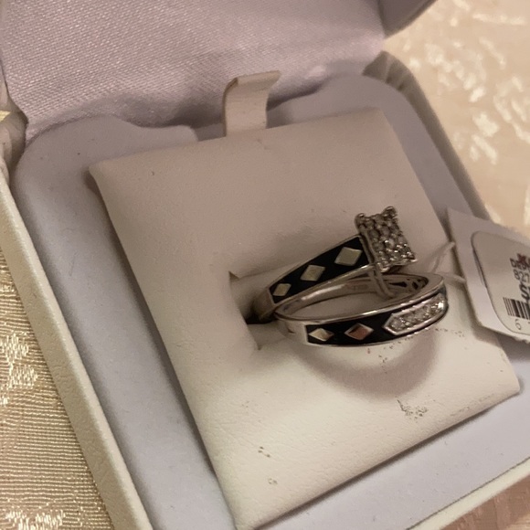 Ladies beautiful sterling silver/black wedding/engagement set value $500 - Picture 3 of 3